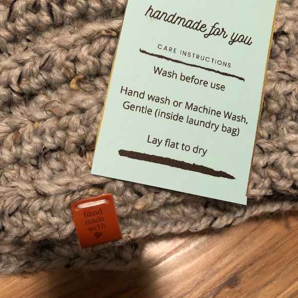 Gray handmade scarf - Picture 2 of 2